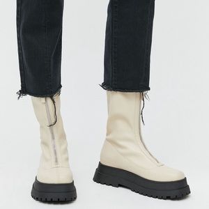 NWT URban Outfitter’s Zola Zip Platform Boot